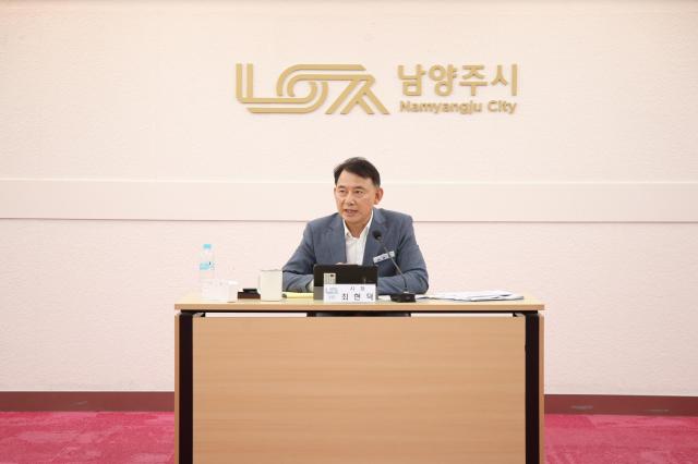 최현덕 남양주시장이 ‘중점 추진사업 점거 보고회’에서 주요 사업 추진 방향을 논의하고 있다 사진남양주시
