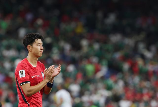 손흥민이 2026 북중미 월드컵 A조 3차전 남아프리카공화국과의 경기에서 0대1로 패배한 뒤 아쉬워 하고 있다 사진연합뉴스
