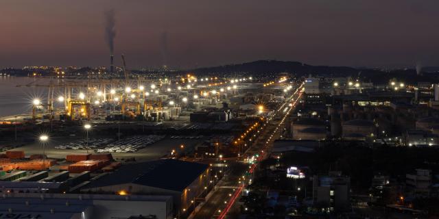 Koreas July exports set 20-day record on chip strength