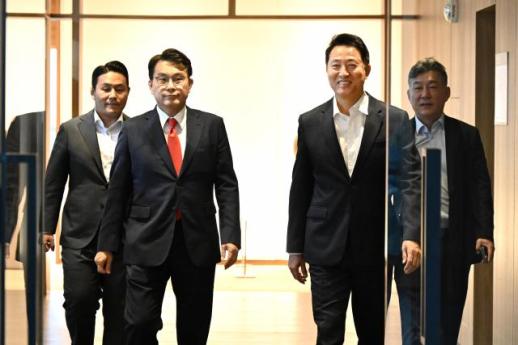 윤상현이 서울시청 찾은 까닭…오세훈의 달라진 정치적 위상