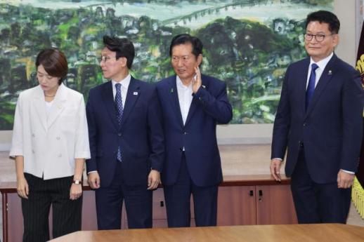 정청래, 습격에 차량 파손 피해…김민석 반민주적 행위