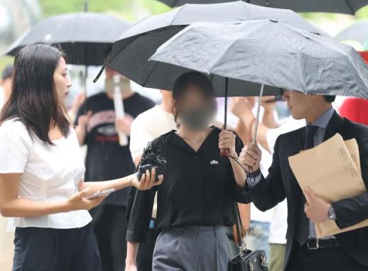 잠실 개표소 막은 여성 구속 기로…주니어 핸드볼선수 불법수색 남성도