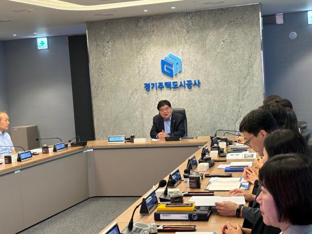 김진용 사장이 ‘내부통제 강화 워크숍’을 진행하고 있다 사진GH