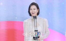 장윤정 하고 싶은 이야기 참 많은데…모친, 사기로 구속송치
