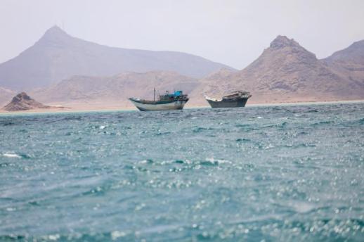 Houthi đe dọa phong tỏa Biển Đỏ khiến tàu chở dầu phải quay đầu, các công ty lọc dầu châu Á xem xét lộ trình vòng qua Suez