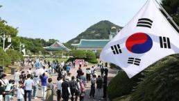 파주 아파트 화재로 주민 11명 연기흡입…소방관도 탈진