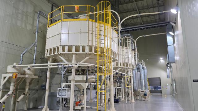 Silo lưu trữ hạt cà phê tại Awesome Pairing Plant của Tous les Jours [Ảnh=Kim Hyun Ah]