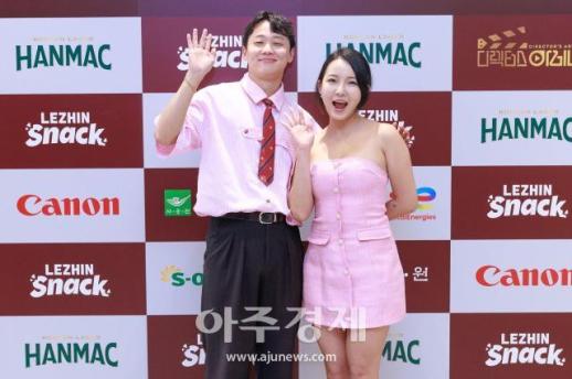 [포토] ​​​​​​​이원우·최이수, 디렉터스 아레나 X 레진스낵 뷰잉파티 참석
