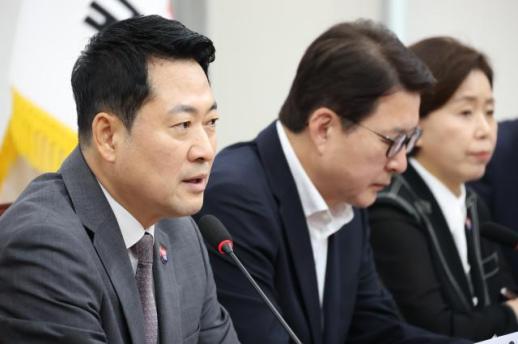 장동혁 yêu cầu Tổng thống Lee Jae-myung làm rõ mối quan hệ với người mua nhà trong vụ tranh cãi về khoản thế chấp