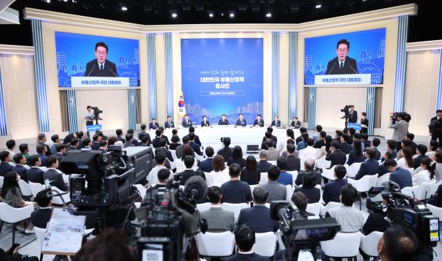 이재명 대통령이 23일 서울 여의도 KBS에서 열린 부동산정책 국민 대토론회에서 발언하고 있다 사진연합뉴스