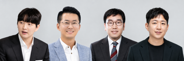 Từ trái sang: Ông Kim Byung-hoon, đại diện APR; Ông Kim Seong-woon, đại diện Silicon Two; Ông Lee Sang-mok, đại diện Amorepacific Holdings; Ông Cheon Joo-hyeok, đại diện Gudai Global