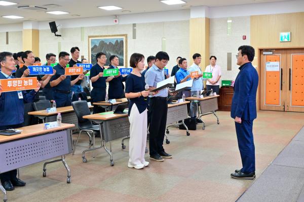 지난 22일 농협유통 본사 강당에서 이동근 대표이사 등 임직원들이 2026년 윤리경영 선포식을 가졌다 사진농협유통