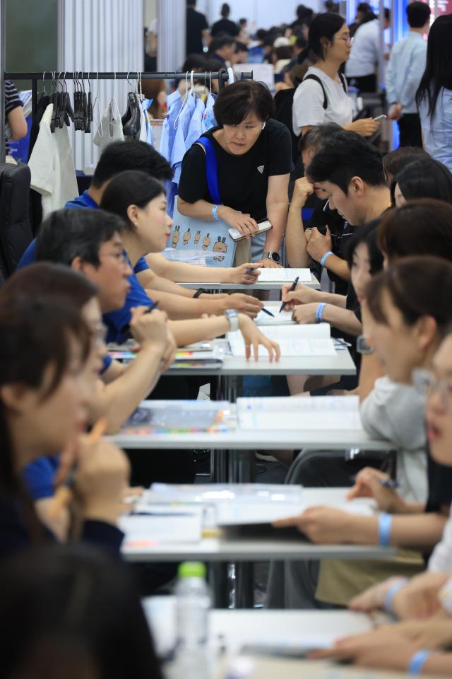 Applicants and parents receive counseling at the 2027 Early Admissions Fair held at COEX in Gangnam-gu Seoul July 23 2026 AJP Han Jun-gu