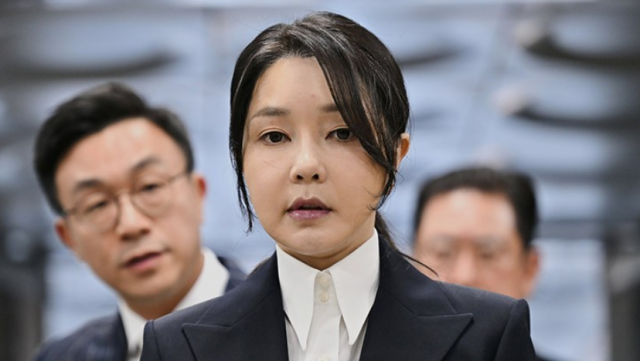 대법, 주가조작 김건희 상고심 하루 전 연기…전합 회부