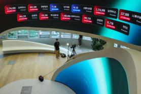 Won surges amid foreign inflows as stronger-than-expected GDP