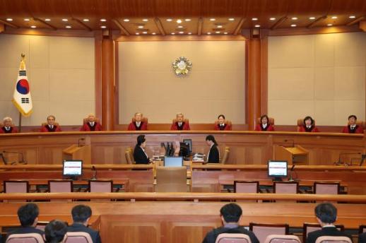 헌재 교수노조 정치 활동 금지 규정 교원노조법 조항 헌법 위반