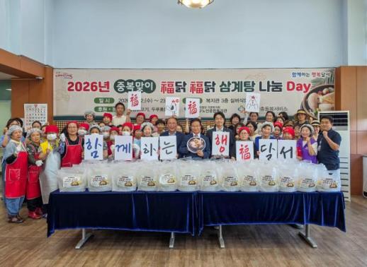 폭염 속 삼계탕 들고 문 두드렸다…달서구노인종합복지관, 취약 어르신 800가구에 폭염 대비 보양식 전달
