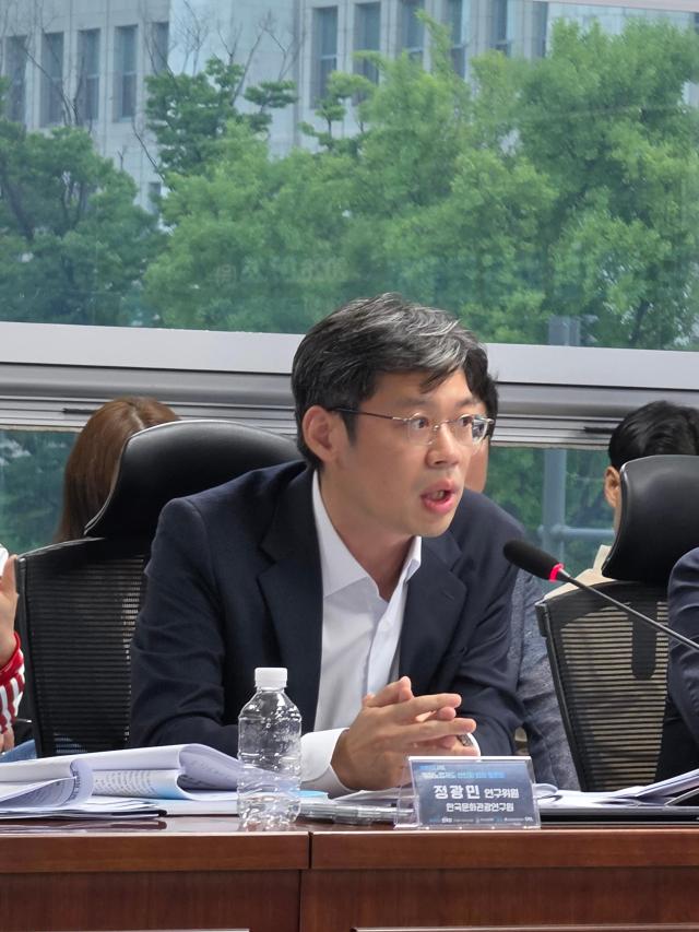 정광민 한국문화관광연구원 연구위원이 23일 국회의원회관에서 열린 관광대국 시대 카지노업 제도 선진화 방향 토론회에서 발언하고 있다 사진기수정 기자