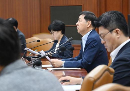 유류세 인하 2개월 연장·농축수산물 할인…물가 안정 총력