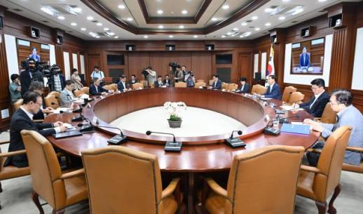 구윤철 8차 석유최고가격 7시 발표…유류세 인하 2개월 연장