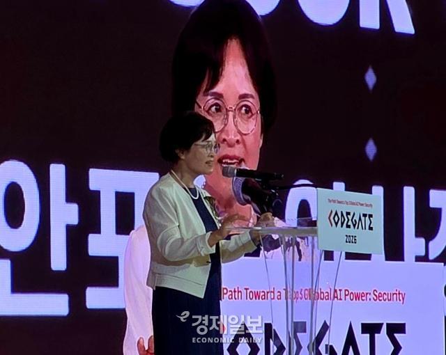 조현숙 코드게이트보안포럼 이사장이 코드게이트 2026 개회사를 진행하고 있다 사진류청빛 기자