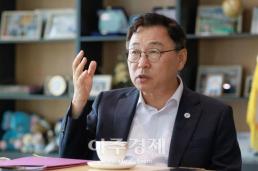 투표용지 합수본, 광진구 선관위 사무국장 첫 피의자 조사
