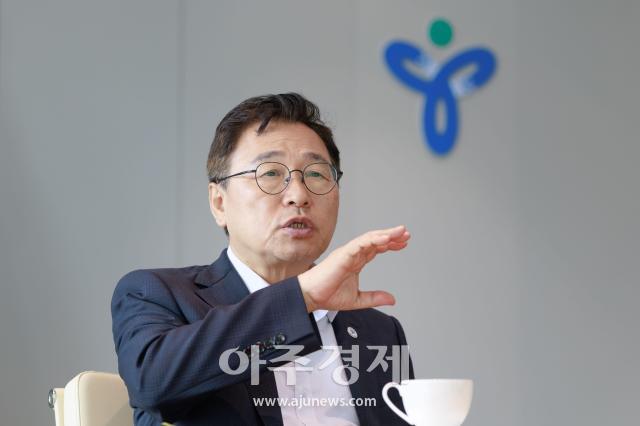 정근식 서울특별시교육감은 23일 아주경제와의 인터뷰에서 대입제도는 학생의 성장과 역량을 온전히 담아내는 방향으로 개편되어야 한다고 주장했다 사진유대길 기자 dbeorlf123ajunewscom