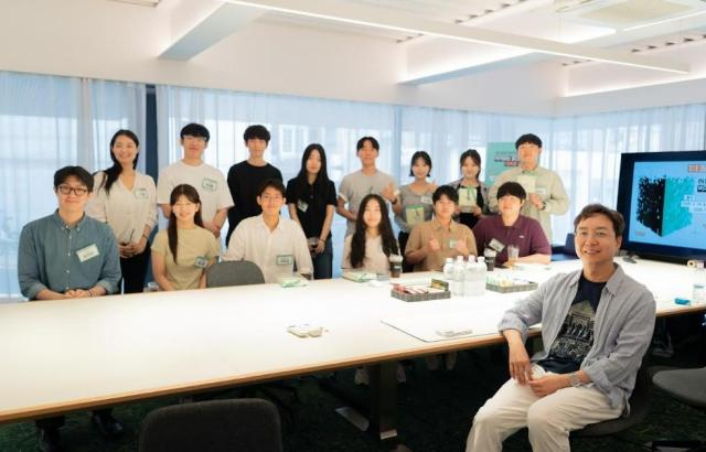 제7회 계룡장학재단 아이디어 공모전 1차 심사를 통과한 학생들이 멘토로 참여한 유현준 건축가와 함께 크리틱 프로그램에서 시간을 가졌다사진계룡건설