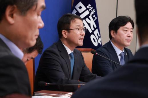 與, 보완수사권 폐지 형소법 개정안 당론 추인…이의 없이 채택