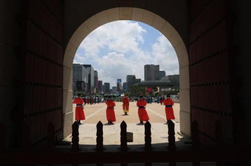 Heat cant dim palace charm 