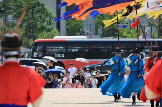 Heat cant dim palace charm 