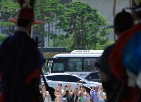 Heat cant dim palace charm 