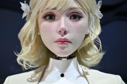 [류청빛의 요즘IT] 실제 사람 아닙니다…AI 얼굴이 바꾸는 인터넷의 모습