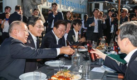 李, 글로벌 빅테크 CEO들과 피시앤칩스 회동…우리는 식구다