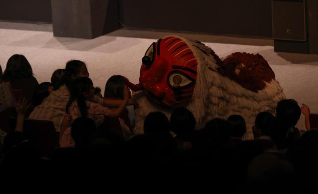 Audience members enjoy a traditional lion dance during a performance of “Sanhwabi Hexagram 22” at the BEXCO Auditorium in Busan on July 24 2026 AJP Yoo Na-hyun


