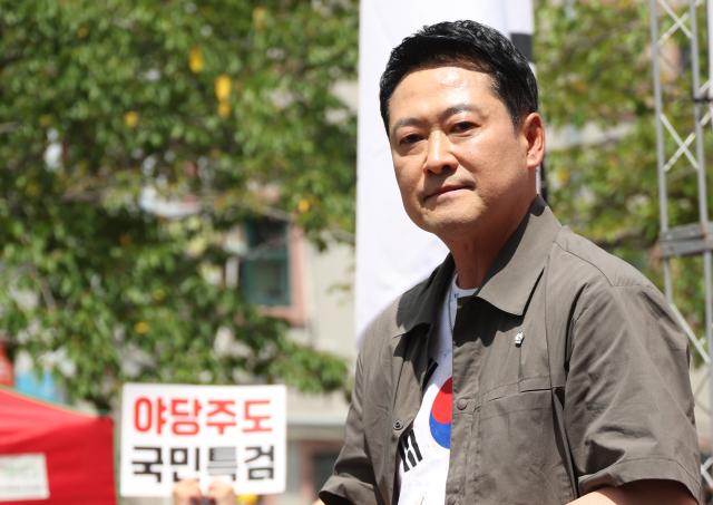 장동혁 국민의힘 대표가 25일 오후 경남 김해시 내동 거북공원에서 열린 6·3 참정권 침해 규탄 김해시민 집회에서 연설하고 있다 사진연합뉴스