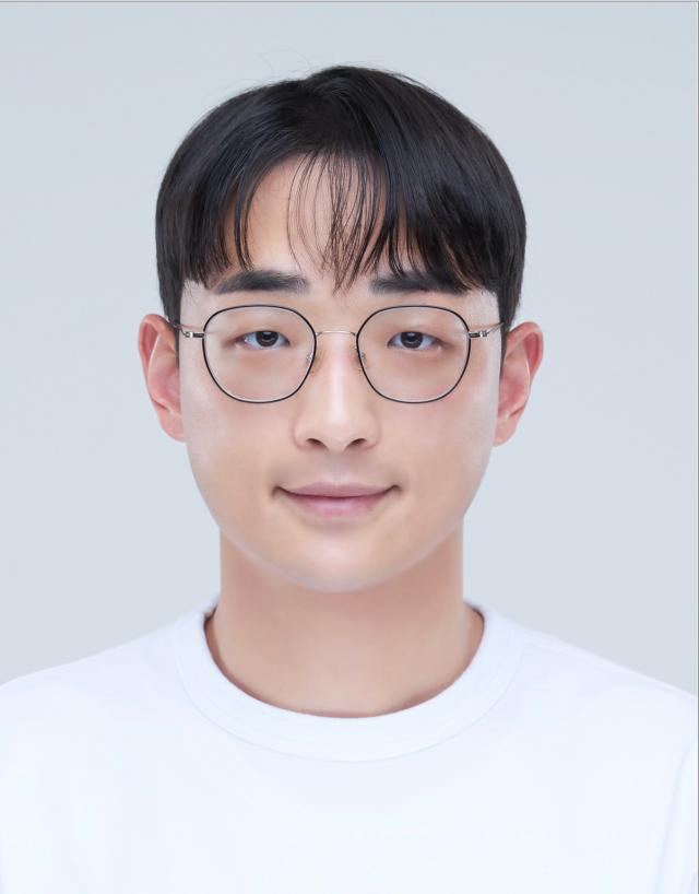 2026년 상반기 인제군 적극행정 우수공무원 최우수상 수상자인 농정과 김민주 주무관 토속어종 미유기 수산종자 자체 생산과 방류 기반을 구축한 공로를 인정받았다사진인제군