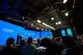 Lee courts Silicon Valleys kingmakers to back Korean startups