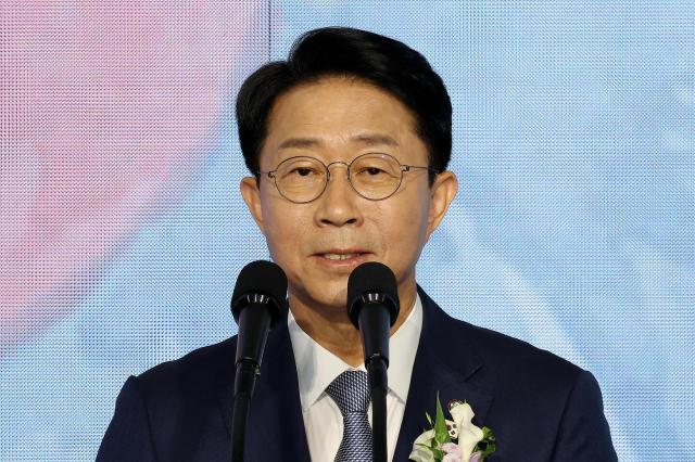 ​​​​​​​조정식 조국혁신당 새 지도부 출범 축하…개혁의 길, 민생 결실로 이어달라