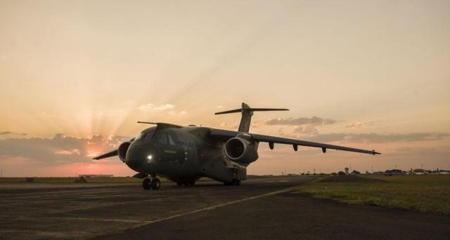 Lee inspects military transport aircraft in Brazil, kicking off South American tour
