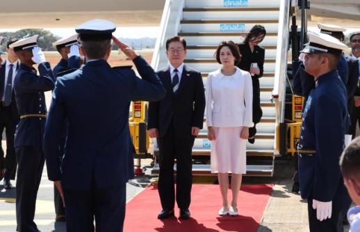 李在明开始对巴西进行国事访问