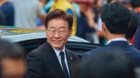 Lees approval rating falls again, remains below 50% for six weeks