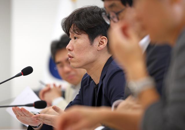 박지성 K-축구 혁신위원회 공동위원장이 27일 서울 종로구 국립현대미술관 서울관에서 열린 K-축구 혁신위원회 4차 회의에서 발언하고 있다 사진문화체육관광부