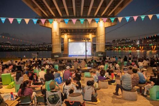 Seoul turns Han River into day-and-night summer destination