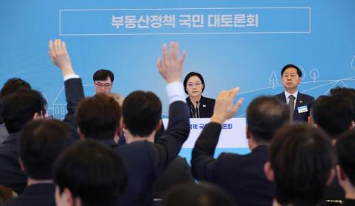 한성숙 억울한 피해·규제 걸림돌 풀겠다…주거 사다리 복원 요구 쏟아져