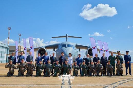 Lee inspects military transport aircraft in Brazil, kicking off South American tour