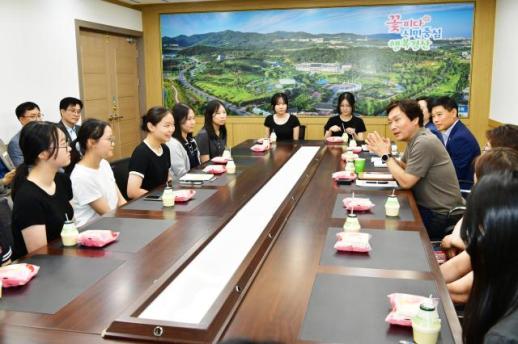 정책 결정 부터 미래 로드맵까지…조현일 경산시장, 하양여고생 접견