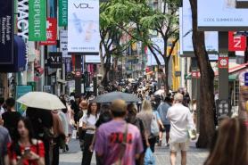 Foreign visitors plastic spending in South Korea tops 10 trillion won in H1
