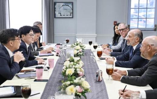 한은 총재 금리 인상 기조 이어갈 필요…추가 인상은 물가·경기 보고 결정