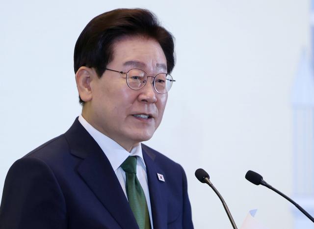 李在明大統領が28日（現地時間）ブラジル・サンパウロのホテルで開催された同胞昼食懇談会で挨拶をしている。写真＝聯合ニュース